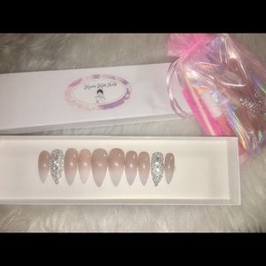 Baby boomer stiletto press on nails